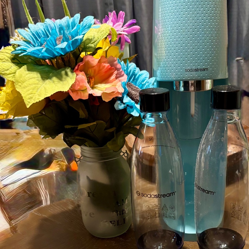 Teal SodaStream Soda/Sparkling water maker